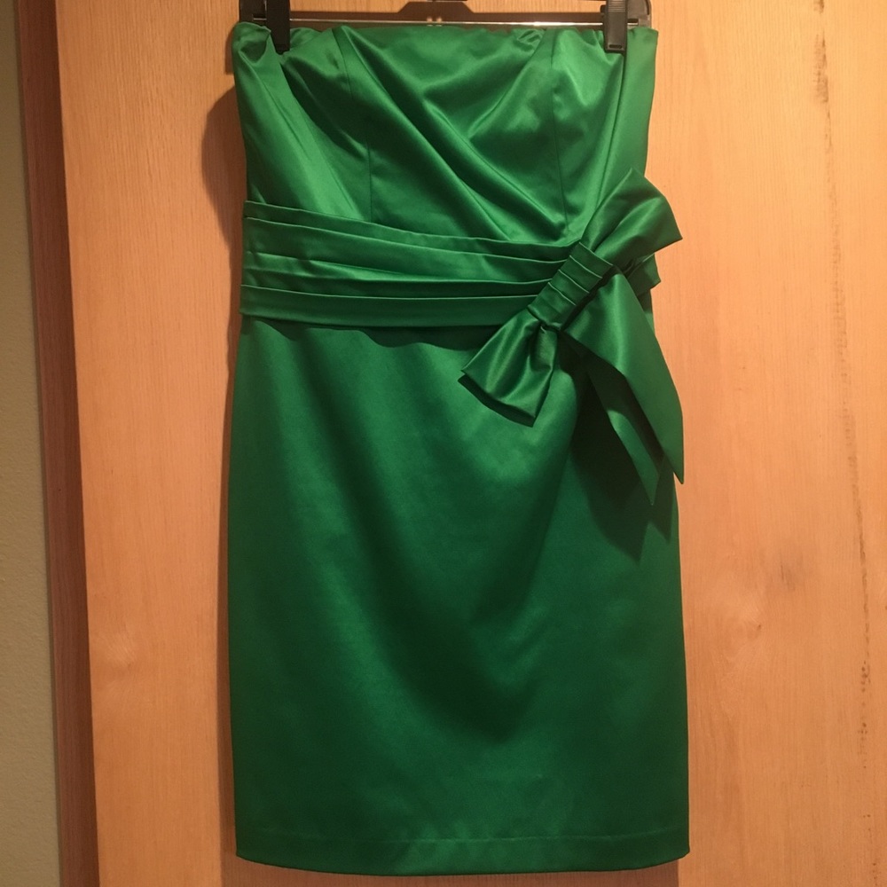 Green strapless dress